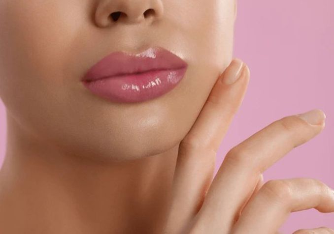 How to Get Lip Glaze to Stay On All Day? Here's the Secret