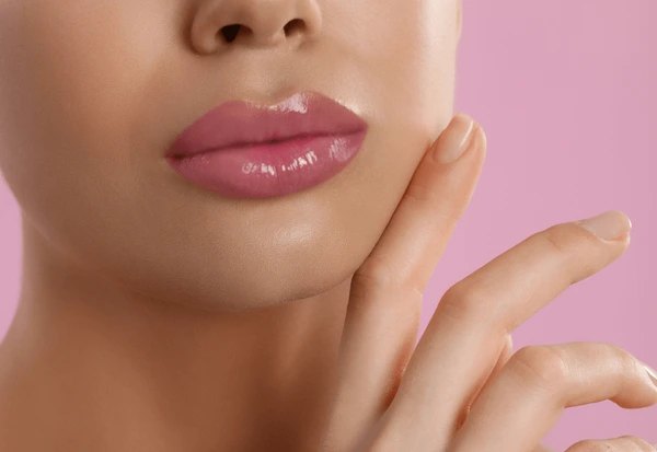 How to Get Lip Glaze to Stay On All Day? Here's the Secret